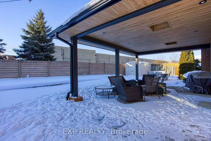 Photo 32 at 39 Regis Court, Stoney Creek, Hamilton