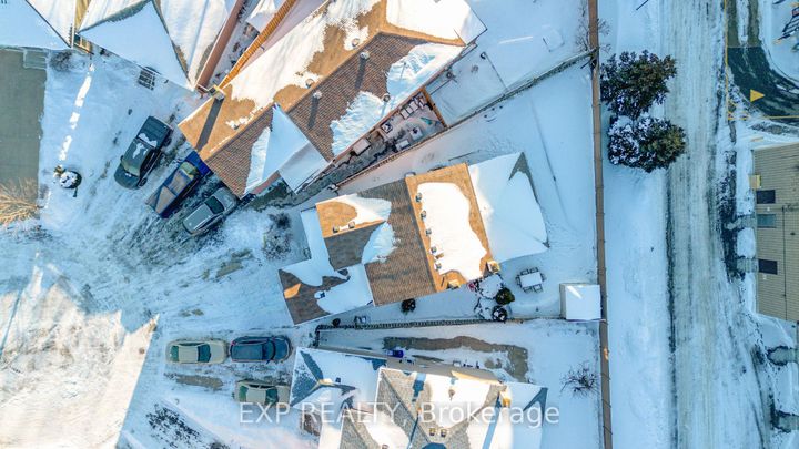 Photo 35 at 39 Regis Court, Stoney Creek, Hamilton