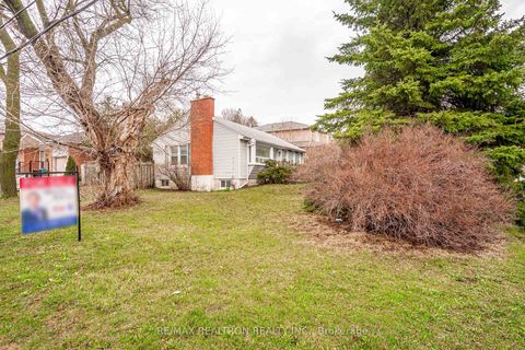 Photo 1 at 25 Harding Boulevard, Harding, Richmond Hill