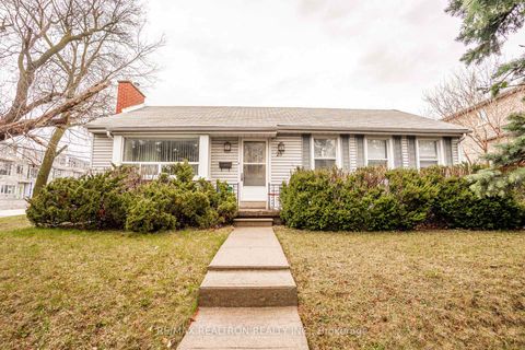 Photo 2 at 25 Harding Boulevard, Harding, Richmond Hill