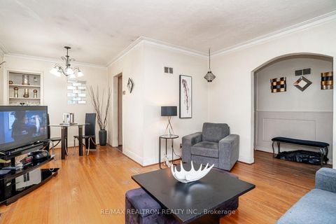 Photo 7 at 25 Harding Boulevard, Harding, Richmond Hill