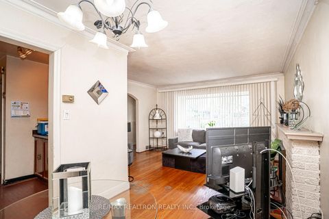 Photo 10 at 25 Harding Boulevard, Harding, Richmond Hill