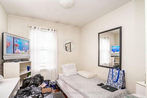 Photo 16 at 25 Harding Boulevard, Harding, Richmond Hill