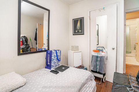 Photo 17 at 25 Harding Boulevard, Harding, Richmond Hill