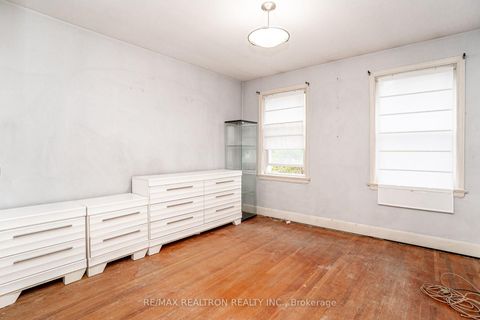 Photo 18 at 25 Harding Boulevard, Harding, Richmond Hill