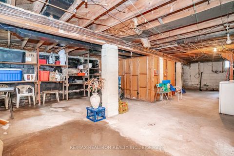 Photo 25 at 25 Harding Boulevard, Harding, Richmond Hill