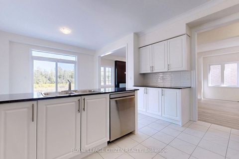 Photo 13 at 140 Hawkins Street, Sutton & Jackson's Point, Georgina