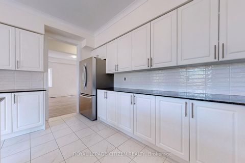 Photo 14 at 140 Hawkins Street, Sutton & Jackson's Point, Georgina