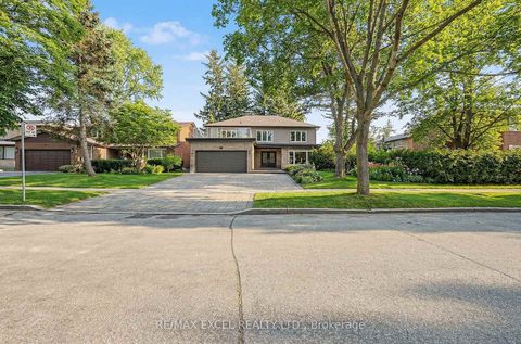 Photo 3 at 46 Robinter Drive, Newtonbrook East, Toronto