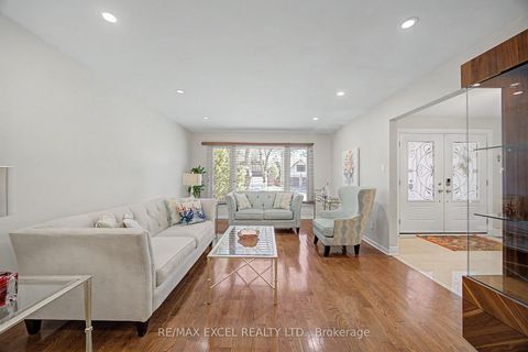 Photo 10 at 46 Robinter Drive, Newtonbrook East, Toronto