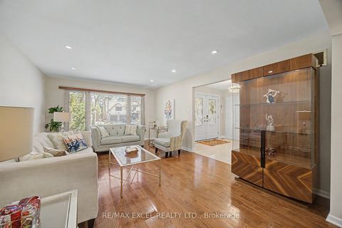 Photo 11 at 46 Robinter Drive, Newtonbrook East, Toronto