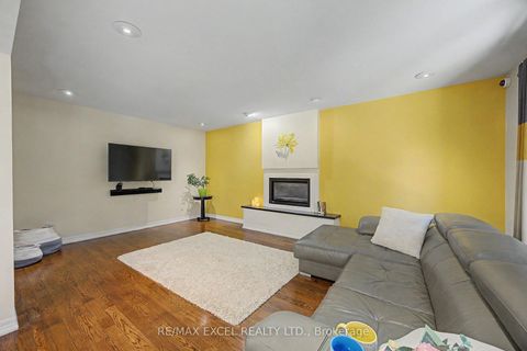 Photo 19 at 46 Robinter Drive, Newtonbrook East, Toronto