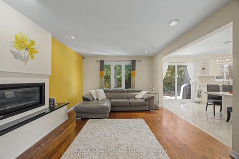 Photo 21 at 46 Robinter Drive, Newtonbrook East, Toronto