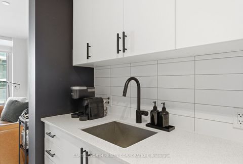 Photo 10 at 1706 - 9000 Jane Street, Vellore Village, Vaughan