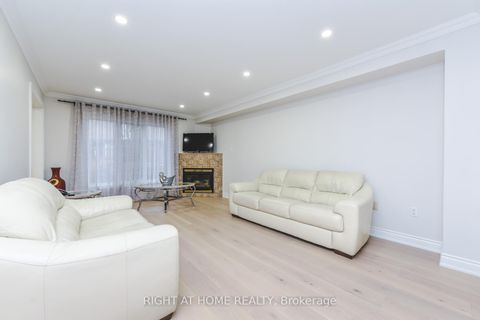 Photo 5 at 105 Panorama Crescent, Elder Mills, Vaughan