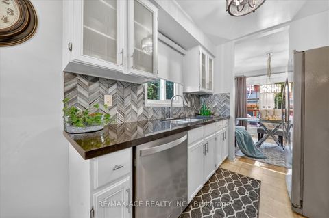Photo 13 at 1 Aldcroft Crescent, Bowmanville, Clarington