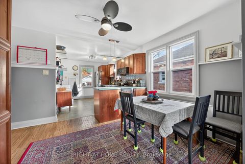 Photo 4 at 25 Thomson Street, Queen's Park, Barrie