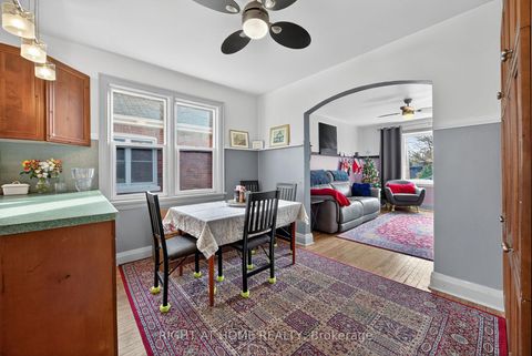 Photo 5 at 25 Thomson Street, Queen's Park, Barrie