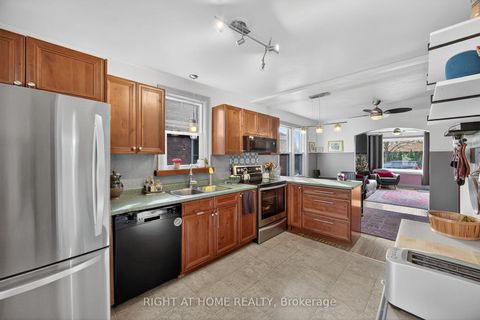 Photo 7 at 25 Thomson Street, Queen's Park, Barrie