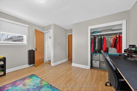 Photo 9 at 25 Thomson Street, Queen's Park, Barrie