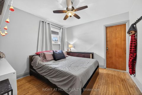 Photo 10 at 25 Thomson Street, Queen's Park, Barrie