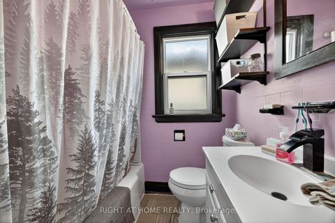 Photo 14 at 25 Thomson Street, Queen's Park, Barrie