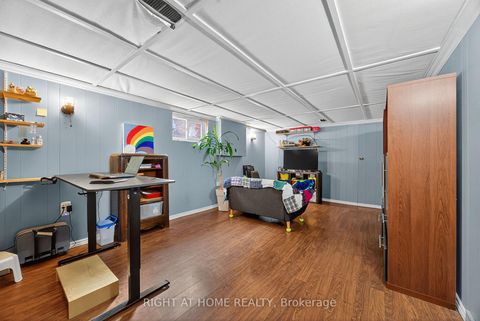 Photo 15 at 25 Thomson Street, Queen's Park, Barrie