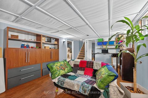 Photo 16 at 25 Thomson Street, Queen's Park, Barrie