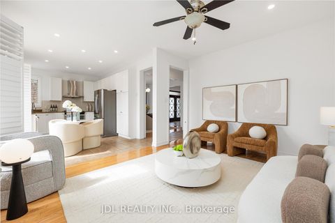 Photo 7 at 3 Mansard Drive, Jefferson, Richmond Hill