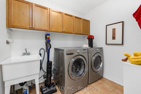 Photo 12 at 3 Mansard Drive, Jefferson, Richmond Hill