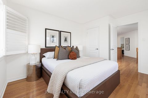 Photo 14 at 3 Mansard Drive, Jefferson, Richmond Hill