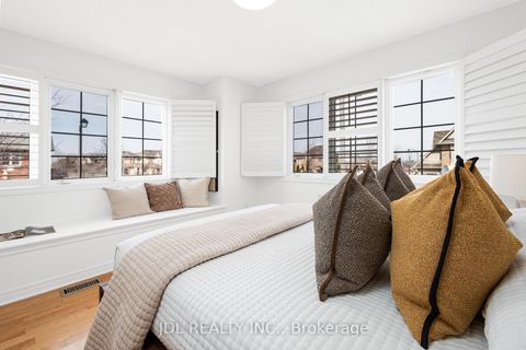 Photo 16 at 3 Mansard Drive, Jefferson, Richmond Hill