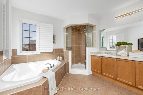 Photo 33 at 3 Mansard Drive, Jefferson, Richmond Hill