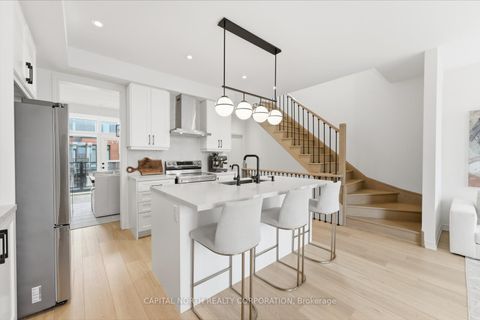 Photo 9 at 32 Holyrood Crescent, Kleinburg, Vaughan