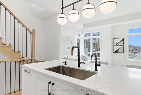 Photo 10 at 32 Holyrood Crescent, Kleinburg, Vaughan