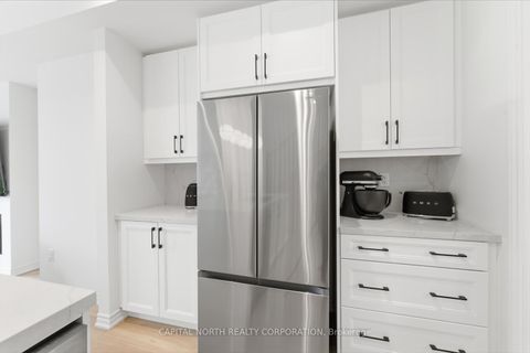 Photo 12 at 32 Holyrood Crescent, Kleinburg, Vaughan