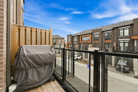 Photo 23 at 32 Holyrood Crescent, Kleinburg, Vaughan