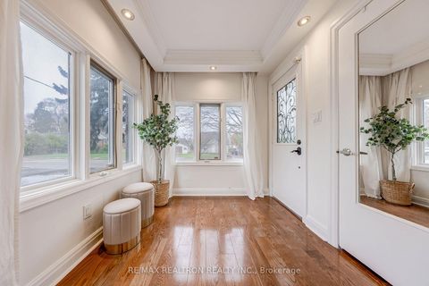 Photo 4 at 188 Maplehurst Avenue, Willowdale East, Toronto