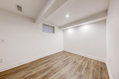 Photo 35 at 188 Maplehurst Avenue, Willowdale East, Toronto