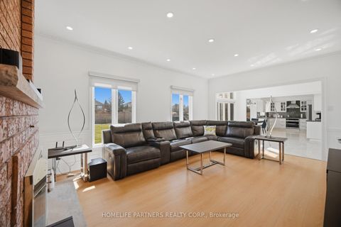 Photo 20 at 27 Marconi Avenue, East Woodbridge, Vaughan