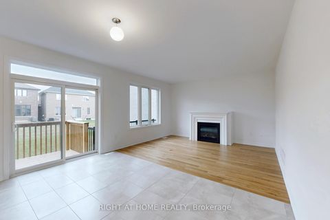 Photo 3 at 40 Ainslie Hill Crescent, Sutton & Jackson's Point, Georgina