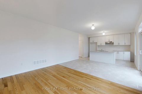 Photo 5 at 40 Ainslie Hill Crescent, Sutton & Jackson's Point, Georgina