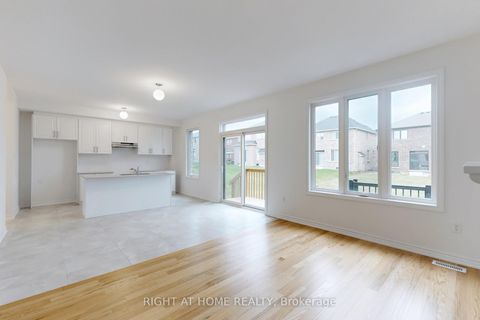 Photo 7 at 40 Ainslie Hill Crescent, Sutton & Jackson's Point, Georgina