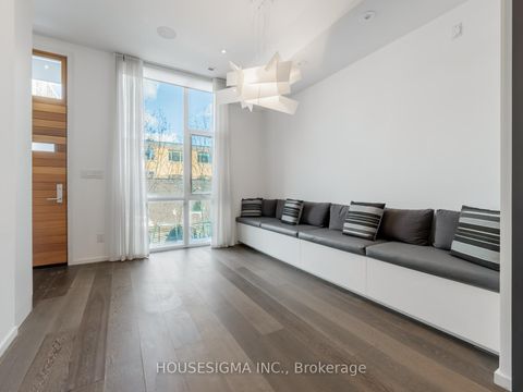 Photo 4 at 15 - 850 Richmond Street W, Niagara, Toronto