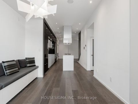 Photo 6 at 15 - 850 Richmond Street W, Niagara, Toronto