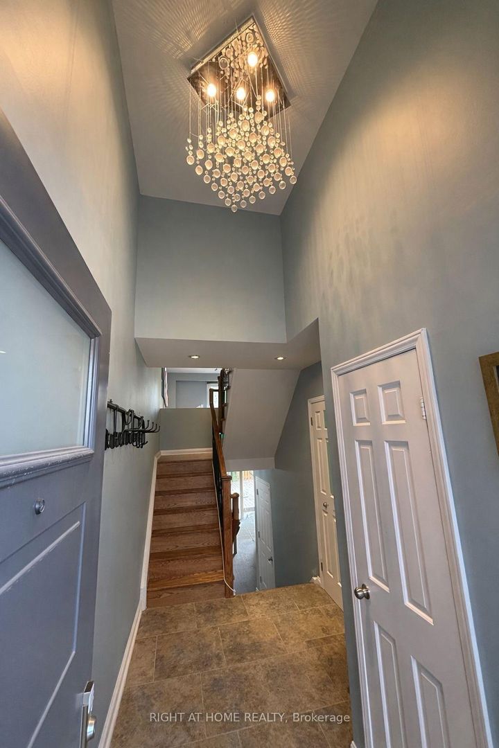 Photo 1 at 22 - 6 Glade Carse Way, Branson, Toronto