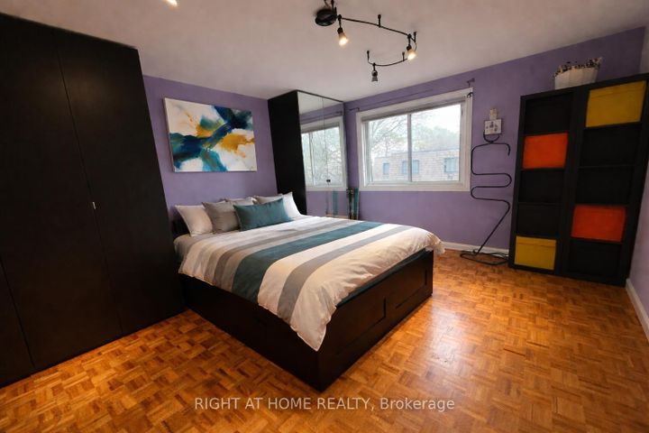 Photo 9 at 22 - 6 Glade Carse Way, Branson, Toronto