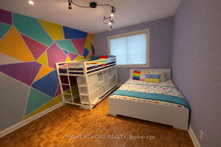 Photo 11 at 22 - 6 Glade Carse Way, Branson, Toronto