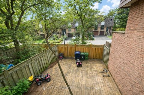 Photo 6 at 22 - 6 Glade Carse Way, Branson, Toronto