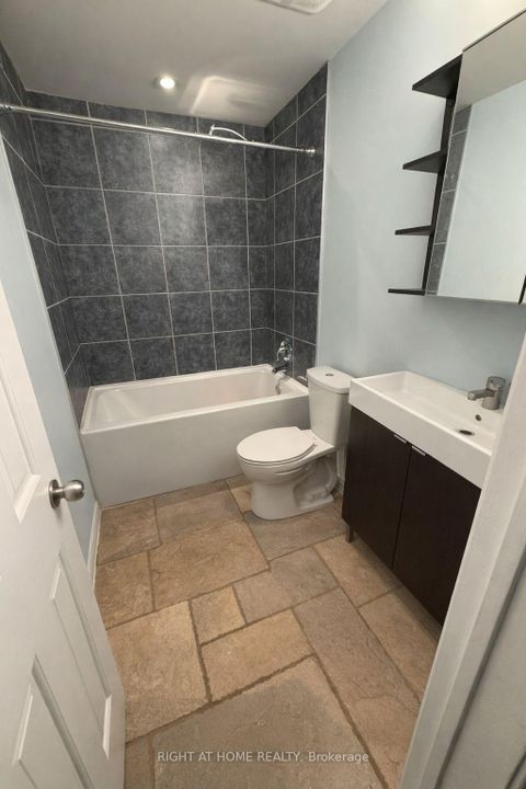 Photo 12 at 22 - 6 Glade Carse Way, Branson, Toronto